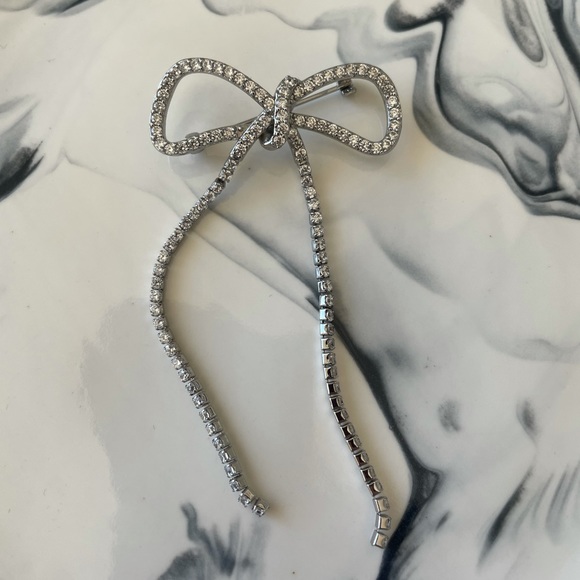 Bow brooch from Banana Republic - Picture 2 of 3
